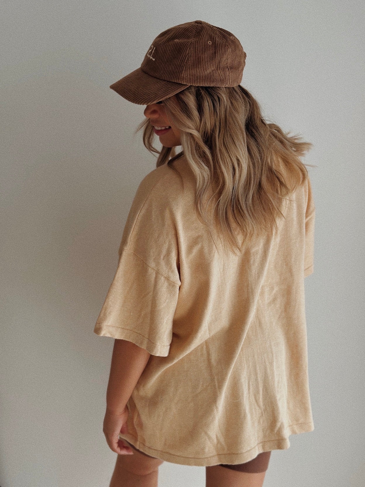 Women's Signature Tee - Sand Fleck