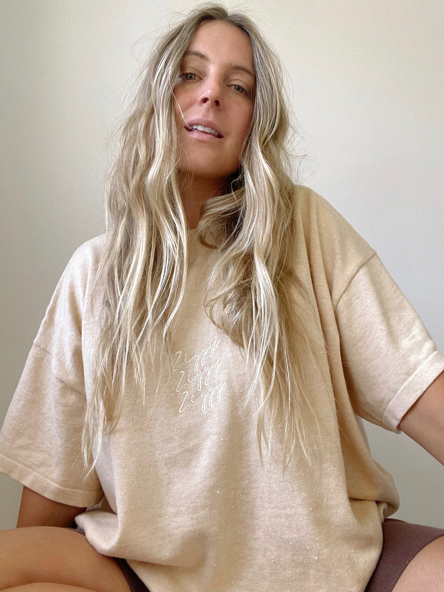 Women's Signature Tee - Sand Fleck
