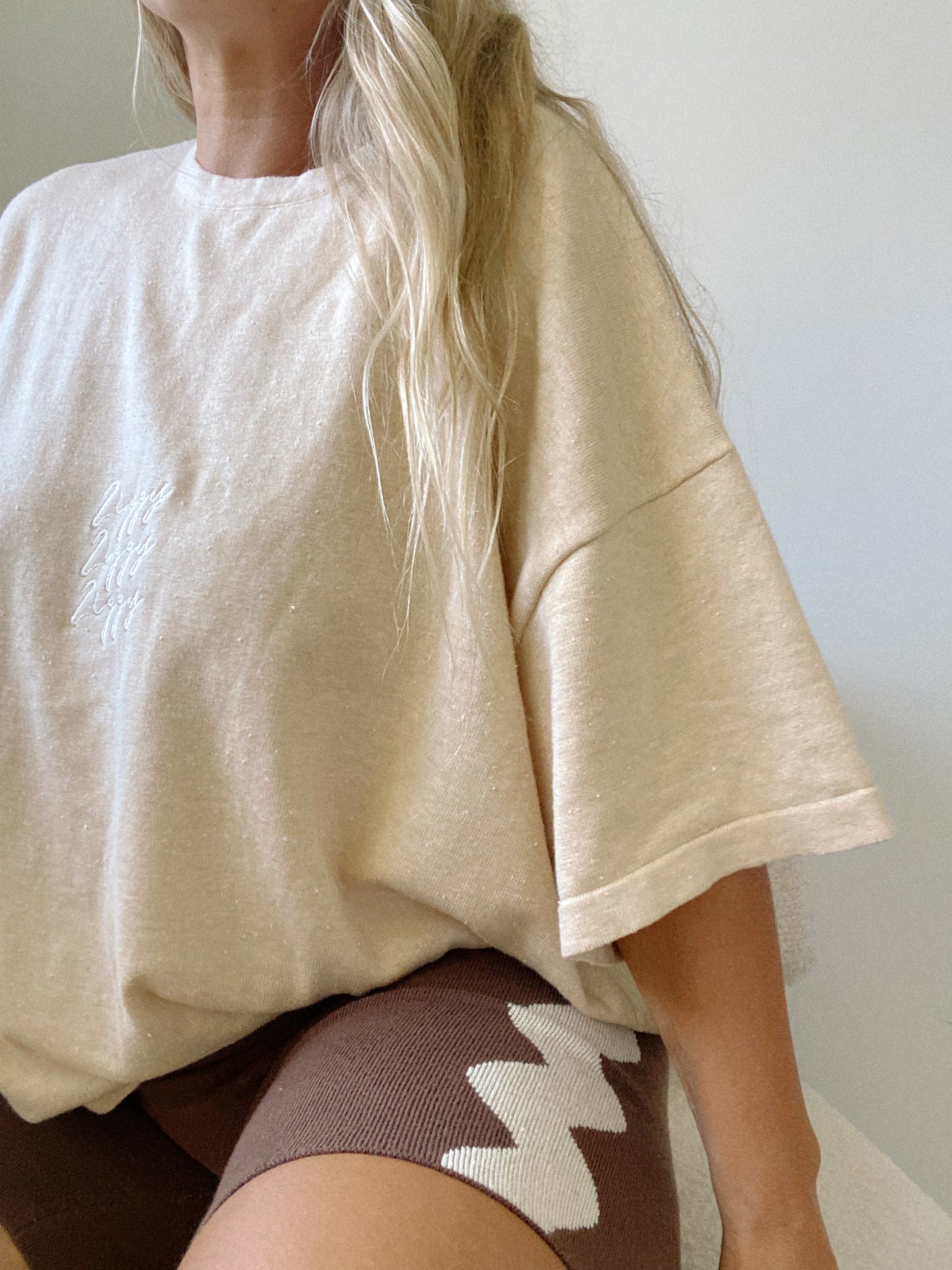 Women's Signature Tee - Sand Fleck