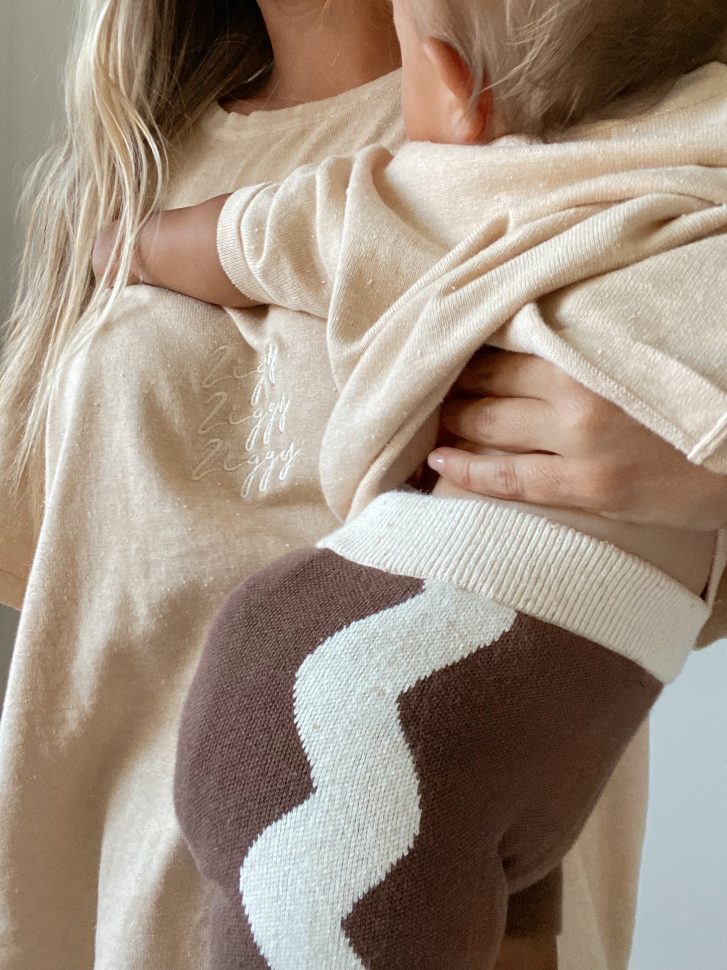 Women's Signature Tee - Sand Fleck