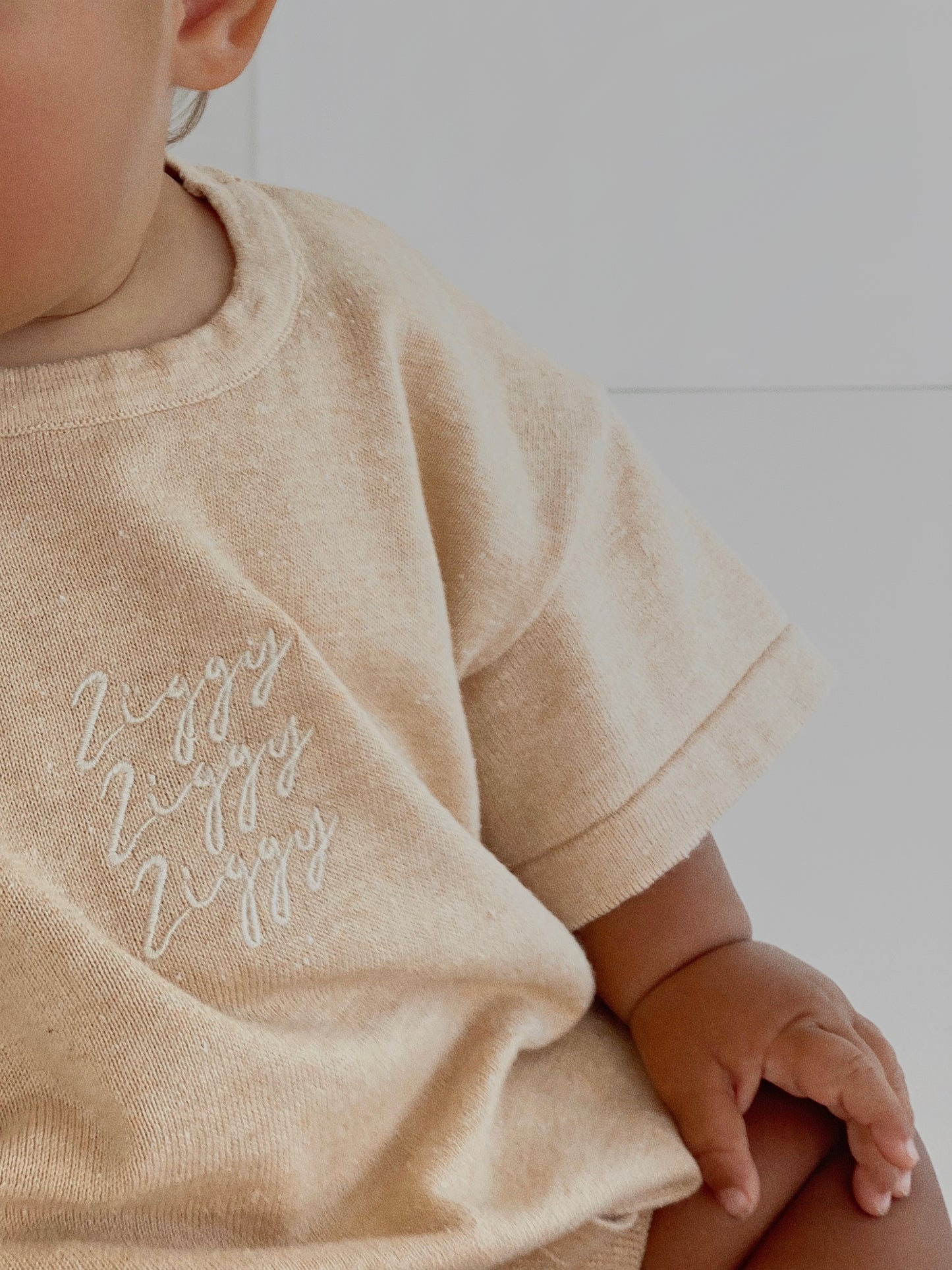 Signature Tee - Sand Fleck