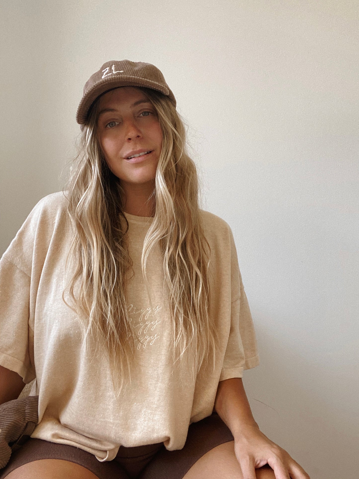 Women's Signature Tee - Sand Fleck