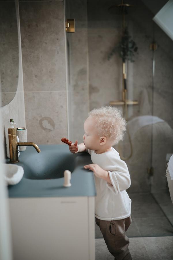 Finger Toothbrush - Clay + Shifting Sand