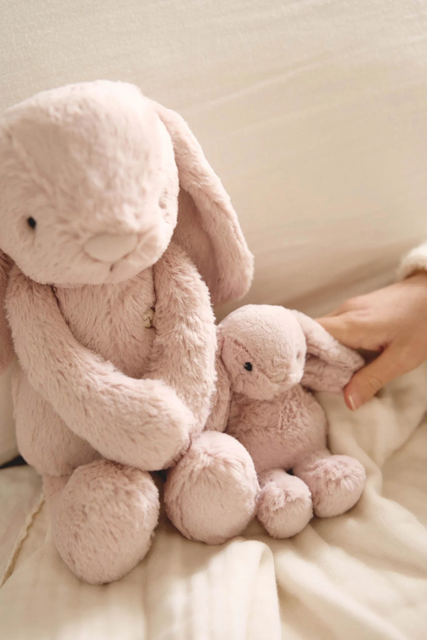 Frankie the Hugging Bunny - Blush