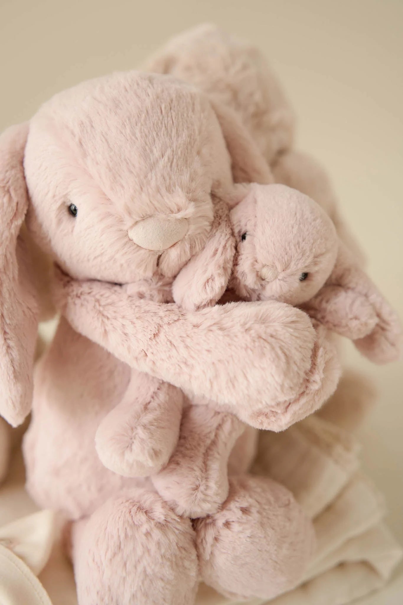 Frankie the Hugging Bunny - Blush