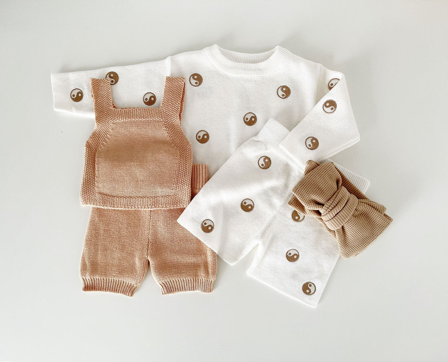 Knit Pullover and Shorts Set - Yin Yang Embroidery